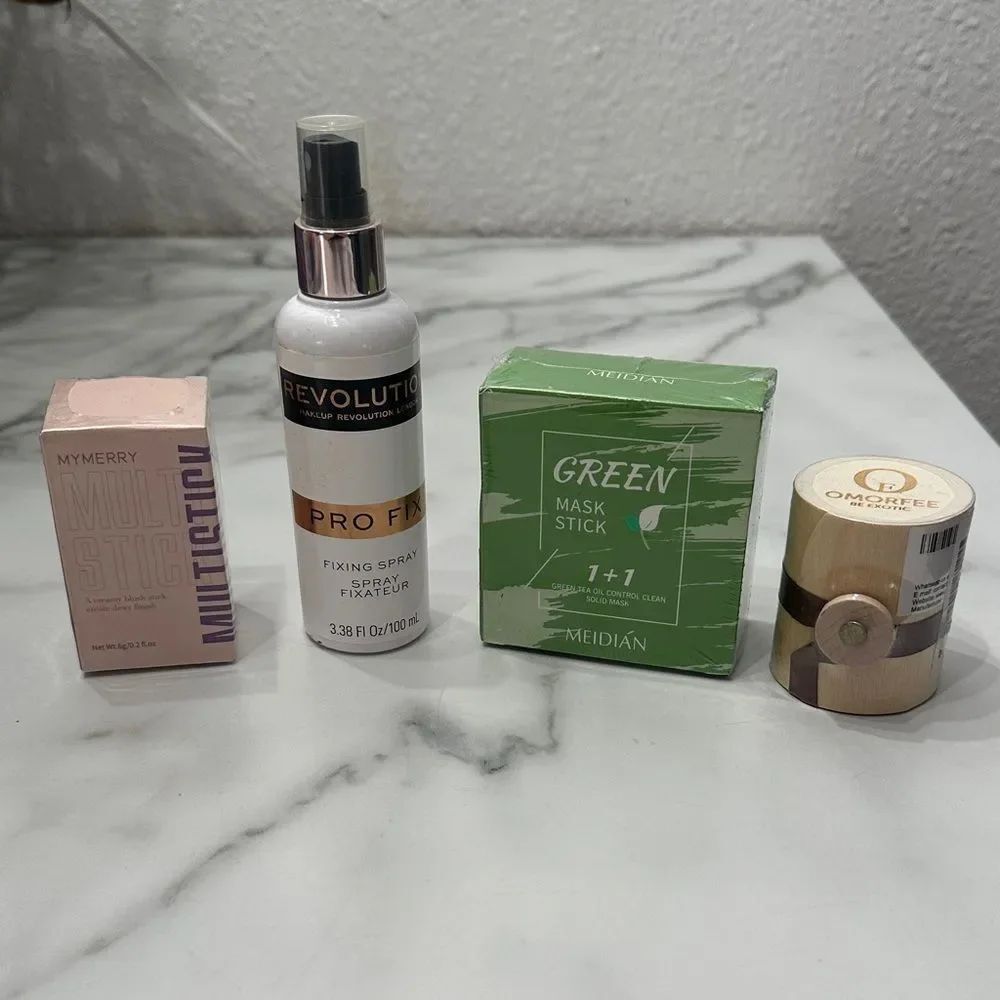 Revolution Pro Fixing Spray with Green Mask and Multi Stick